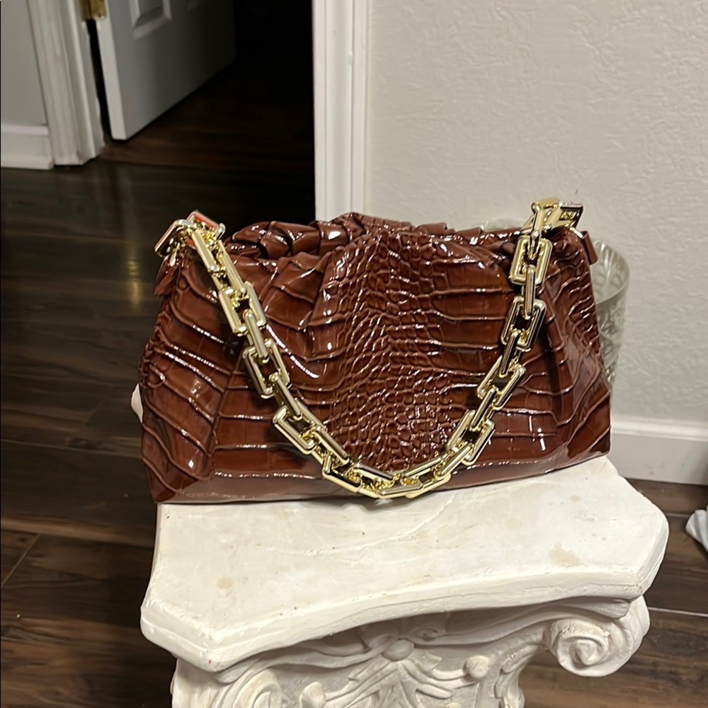 Elegant Brown Crocodile-Embossed Chain Bag